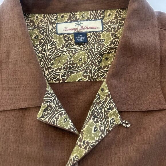 Tommy Bahama 100% Silk Brown Casual Button Down Shirt with Tropical Embroidery - Picture 4 of 4
